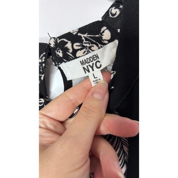 MADDEN NYC FLORAL ROMPER SIZE LARGE‎ - Picture 3 of 3